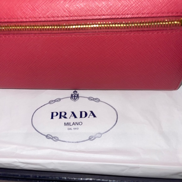 Prada Saffiano wallet 100% Authentic excellent condition comes with box - Picture 10 of 15
